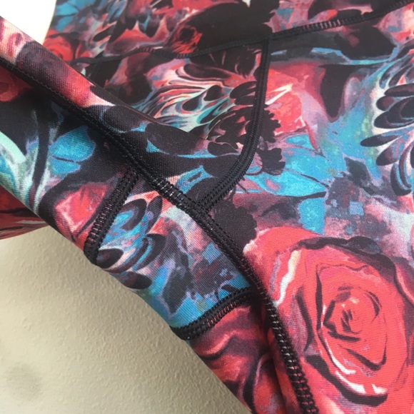 Calia Rose Garden Leggings 7/8 Cropped Ruched Floral Red Yoga Mid Rise Medium - Picture 7 of 12